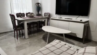 Charming ground-floor apartment located on Alameda de Cádiz. The living room features two windows overlooking the promenade, while the kitchen and both bedrooms have windows facing an internal courtyard. Interior joinery is white lacquered wood, exterior joinery is aluminium. Very close to Plaza de Mina and Plaza de San Antonio. Air conditioning and heating pre-installation. Close to shops, restaurants and bus stops. Best viewed in person. Taxes, notary fees and agent’s commission are not included in the price. photo 15