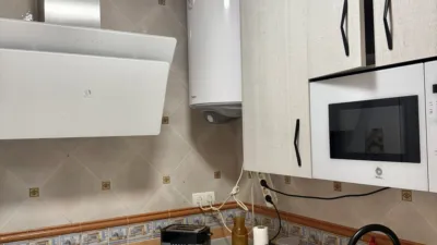 Charming ground-floor apartment located on Alameda de Cádiz. The living room features two windows overlooking the promenade, while the kitchen and both bedrooms have windows facing an internal courtyard. Interior joinery is white lacquered wood, exterior joinery is aluminium. Very close to Plaza de Mina and Plaza de San Antonio. Air conditioning and heating pre-installation. Close to shops, restaurants and bus stops. Best viewed in person. Taxes, notary fees and agent’s commission are not included in the price. photo 23