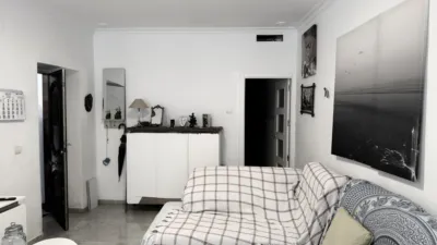 Charming ground-floor apartment located on Alameda de Cádiz. The living room features two windows overlooking the promenade, while the kitchen and both bedrooms have windows facing an internal courtyard. Interior joinery is white lacquered wood, exterior joinery is aluminium. Very close to Plaza de Mina and Plaza de San Antonio. Air conditioning and heating pre-installation. Close to shops, restaurants and bus stops. Best viewed in person. Taxes, notary fees and agent’s commission are not included in the price. photo 17