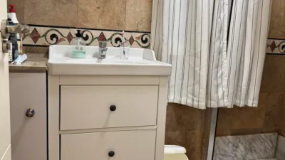 Charming ground-floor apartment located on Alameda de Cádiz. The living room features two windows overlooking the promenade, while the kitchen and both bedrooms have windows facing an internal courtyard. Interior joinery is white lacquered wood, exterior joinery is aluminium. Very close to Plaza de Mina and Plaza de San Antonio. Air conditioning and heating pre-installation. Close to shops, restaurants and bus stops. Best viewed in person. Taxes, notary fees and agent’s commission are not included in the price. photo 7