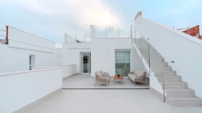 Chalet pareado en venta en Calle Los Benedictos, 1, Los Alcázares de 467.000 €
