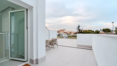 Chalet pareado en venta en Calle Los Benedictos, 1, Los Alcázares de 467.000 €