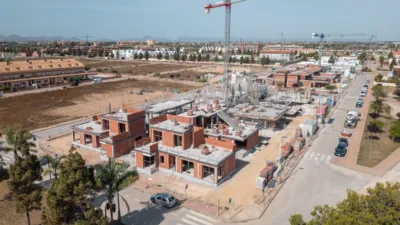 Chalet pareado en venta en Calle Los Benedictos, 1, Los Alcázares de 467.000 €