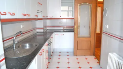 Apartment on Avenida de Casado del Alisal, No. S/N photo 10