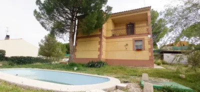 Chalet unifamiliar en venta en Calle Pino, Barajas de Melo de 165.000 €
