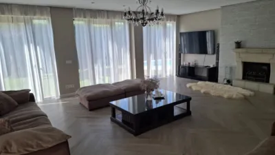 Chalet on Carrer Londres photo 35