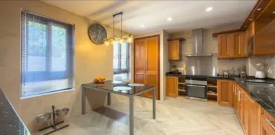 Chalet on Carrer Londres photo 16
