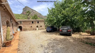 Rustic Finca on Carrer del Camí de Can Quintanes photo 46