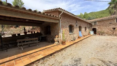 Rustic Finca on Carrer del Camí de Can Quintanes photo 2