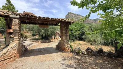Rustic Finca on Carrer del Camí de Can Quintanes