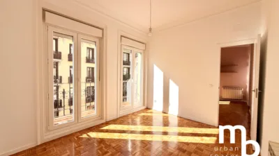 Piso en alquiler en Calle del General Álvarez de Castro - Imagen 2