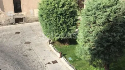 Piso en alquiler en Plaza de Guevara, Plaza Mayor-San Agustín (Segovia Capital) de 1.300 €<span>/mes</span>