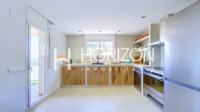 Semi-detached house on Avinguda d'Anglaterra photo 9
