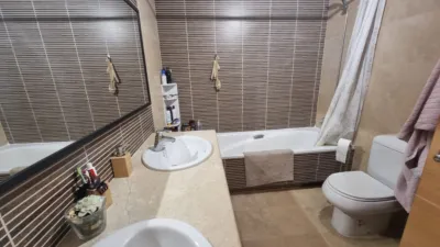Semi-detached chalet on Avenida María Moliner photo 14