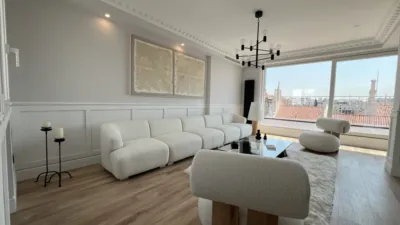Penthouse on Calle Castelló photo 2