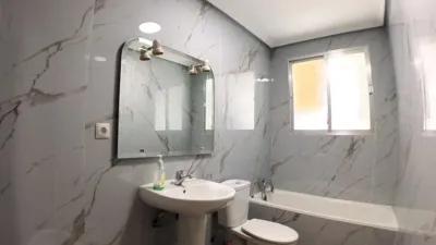 Piso en alquiler en Calle del Doctor José Portero, Torrijos de 800 €<span>/mes</span>