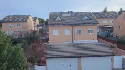 Semi-detached chalet on Calle de Infanta Cristina photo 12