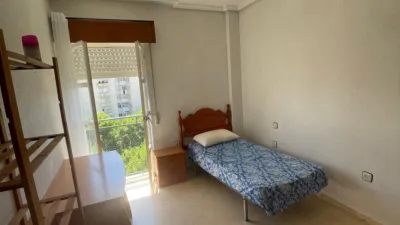 Piso en alquiler en Calle de Alconchel, Huerta Rosales-Valdepasillas (Badajoz Capital) de 800 €<span>/mes</span>
