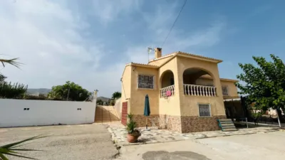 Rustic chalet on Calle Parida Mediases photo 2