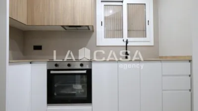 Piso en venta en Carrer d'Escòcia, cerca de Avinguda Meridiana, Vilapicina-La Torre Llobeta (Distrito Nou Barris. Barcelona Capital) de 270.000 €