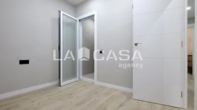 Piso en venta en Carrer d'Escòcia, cerca de Avinguda Meridiana, Vilapicina-La Torre Llobeta (Distrito Nou Barris. Barcelona Capital) de 270.000 €