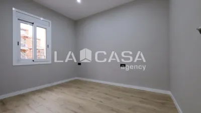 Piso en venta en Carrer d'Escòcia, cerca de Avinguda Meridiana, Vilapicina-La Torre Llobeta (Distrito Nou Barris. Barcelona Capital) de 270.000 €