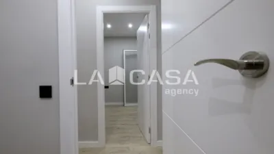 Piso en venta en Carrer d'Escòcia, cerca de Avinguda Meridiana, Vilapicina-La Torre Llobeta (Distrito Nou Barris. Barcelona Capital) de 270.000 €