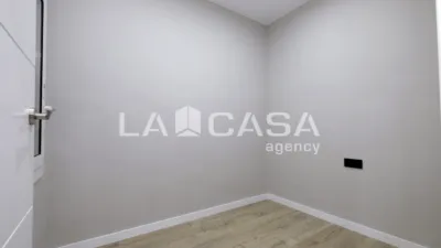 Piso en venta en Carrer d'Escòcia, cerca de Avinguda Meridiana, Vilapicina-La Torre Llobeta (Distrito Nou Barris. Barcelona Capital) de 270.000 €