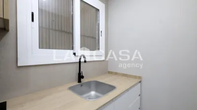 Piso en venta en Carrer d'Escòcia, cerca de Avinguda Meridiana, Vilapicina-La Torre Llobeta (Distrito Nou Barris. Barcelona Capital) de 270.000 €