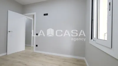 Piso en venta en Carrer d'Escòcia, cerca de Avinguda Meridiana, Vilapicina-La Torre Llobeta (Distrito Nou Barris. Barcelona Capital) de 270.000 €
