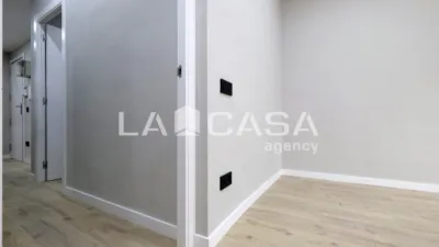 Piso en venta en Carrer d'Escòcia, cerca de Avinguda Meridiana, Vilapicina-La Torre Llobeta (Distrito Nou Barris. Barcelona Capital) de 270.000 €