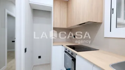 Piso en venta en Carrer d'Escòcia, cerca de Avinguda Meridiana, Vilapicina-La Torre Llobeta (Distrito Nou Barris. Barcelona Capital) de 270.000 €