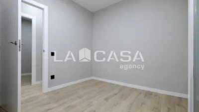 Piso en venta en Carrer d'Escòcia, cerca de Avinguda Meridiana, Vilapicina-La Torre Llobeta (Distrito Nou Barris. Barcelona Capital) de 270.000 €