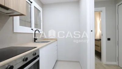 Piso en venta en Carrer d'Escòcia, cerca de Avinguda Meridiana, Vilapicina-La Torre Llobeta (Distrito Nou Barris. Barcelona Capital) de 270.000 €