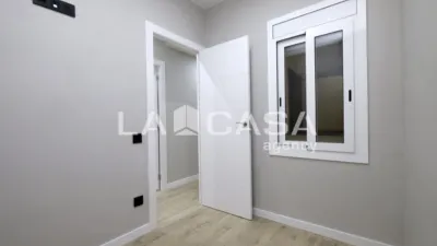 Piso en venta en Carrer d'Escòcia, cerca de Avinguda Meridiana, Vilapicina-La Torre Llobeta (Distrito Nou Barris. Barcelona Capital) de 270.000 €