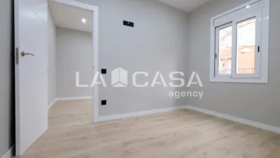 Piso en venta en Carrer d'Escòcia, cerca de Avinguda Meridiana, Vilapicina-La Torre Llobeta (Distrito Nou Barris. Barcelona Capital) de 270.000 €