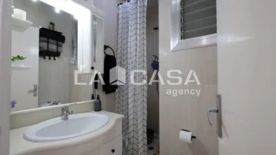 Piso en venta en Carrer de Josep Serrano, cerca de Carrer de Jaume Puigvert, Can Baró (Distrito Horta-Guinardó. Barcelona Capital) de 310.000 €
