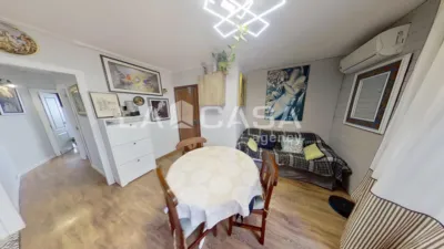 Apartamento en venta en Carrer de Calderón de la Barca, cerca de Carrer de Lugo, El Carmel (Distrito Horta-Guinardó. Barcelona Capital) de 270.000 €