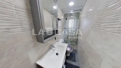 Apartamento en venta en Carrer de Calderón de la Barca, cerca de Carrer de Lugo, El Carmel (Distrito Horta-Guinardó. Barcelona Capital) de 270.000 €