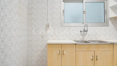 Piso en venta en Carrer d'Espronceda, cerca de Avinguda Diagonal, El Poblenou (Distrito Sant Martí. Barcelona Capital) de 290.000 €