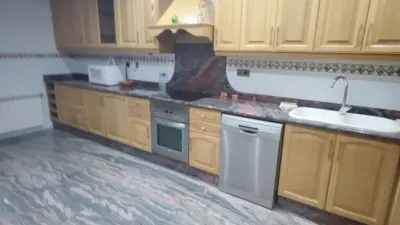 Casa adosada en venta en La Roda, La Roda de 230.000 €