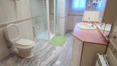 Casa adosada en venta en La Roda, La Roda de 230.000 €