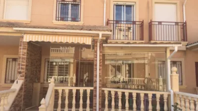 Townhouse on Carretera de Villamartín Street photo 2