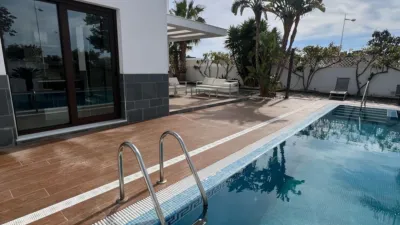 Detached House in Retamar photo 4