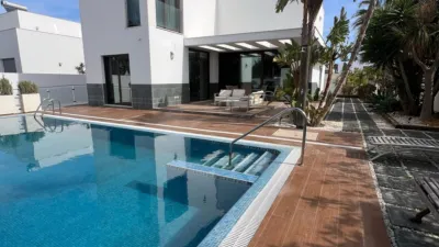 Detached House in Retamar photo 3