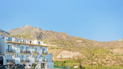 Top-floor apartment on Calle Real photo 16