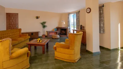 Top-floor apartment on Calle Real photo 4