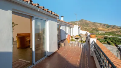 Top-floor apartment on Calle Real photo 3
