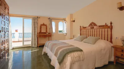 Top-floor apartment on Calle Real photo 11