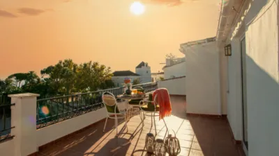 Top-floor apartment on Calle Real photo 2